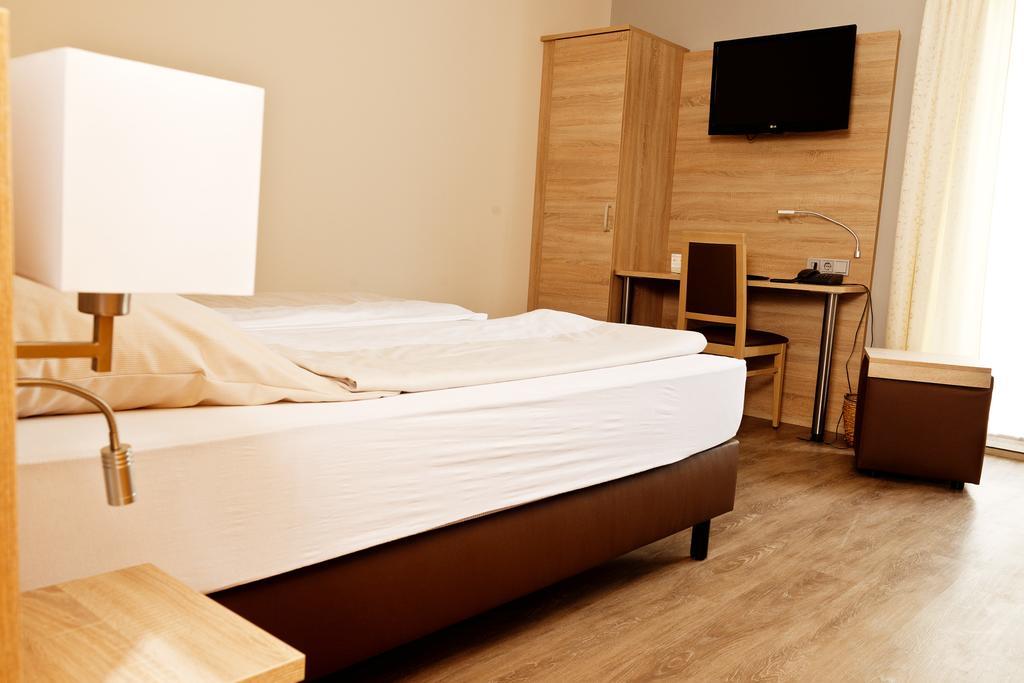 Hotel Dreimaedelhaus Espelkamp-Mittwald エクステリア 写真
