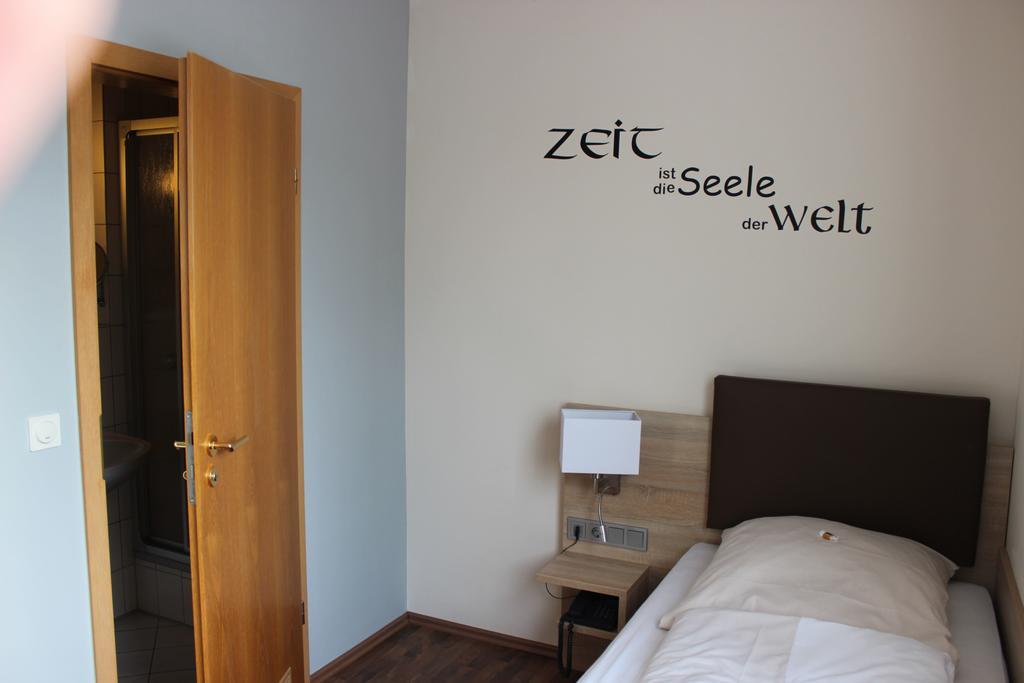 Hotel Dreimaedelhaus Espelkamp-Mittwald エクステリア 写真