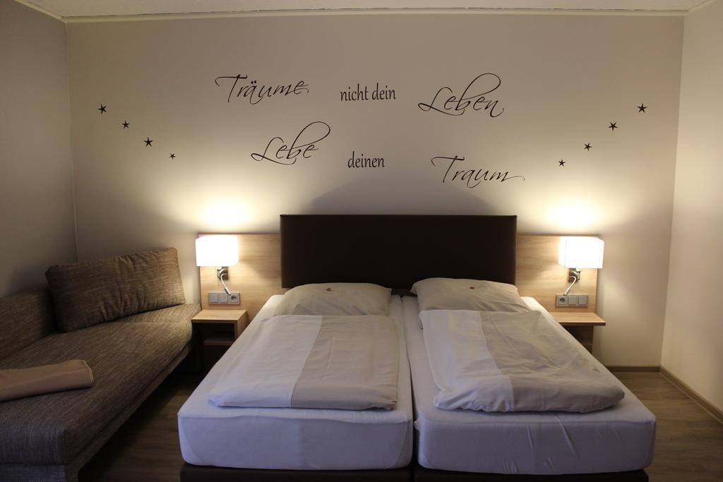 Hotel Dreimaedelhaus Espelkamp-Mittwald エクステリア 写真