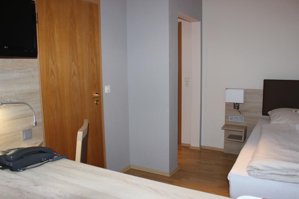 Hotel Dreimaedelhaus Espelkamp-Mittwald エクステリア 写真