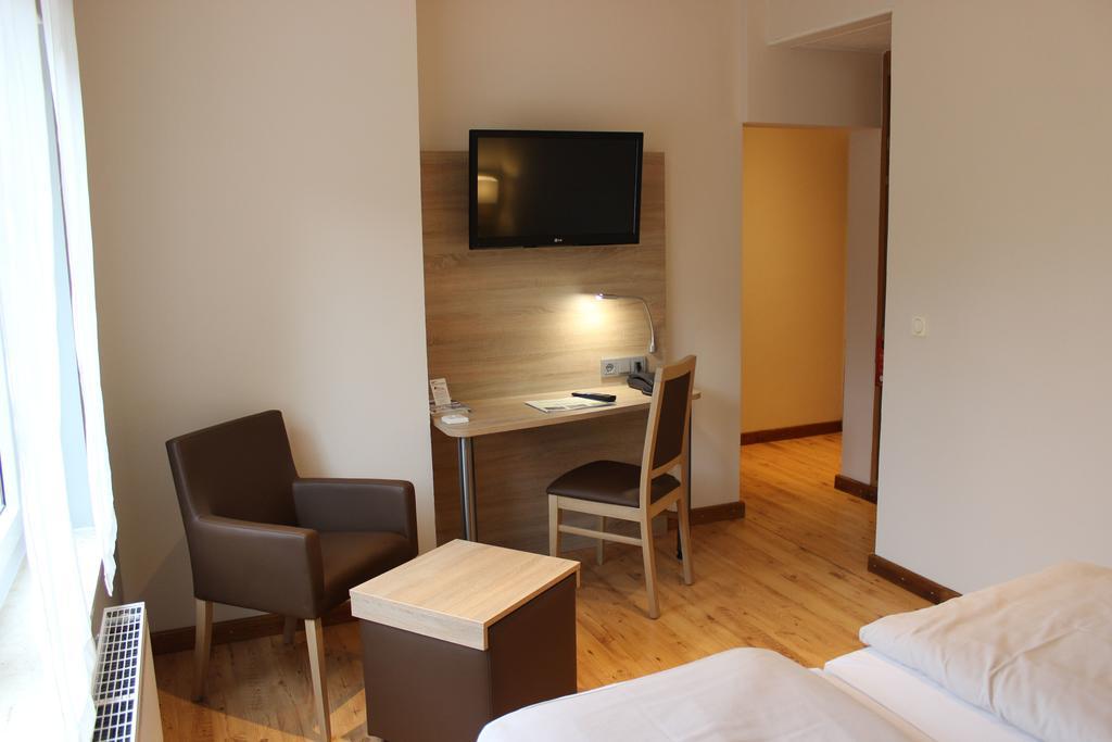 Hotel Dreimaedelhaus Espelkamp-Mittwald エクステリア 写真